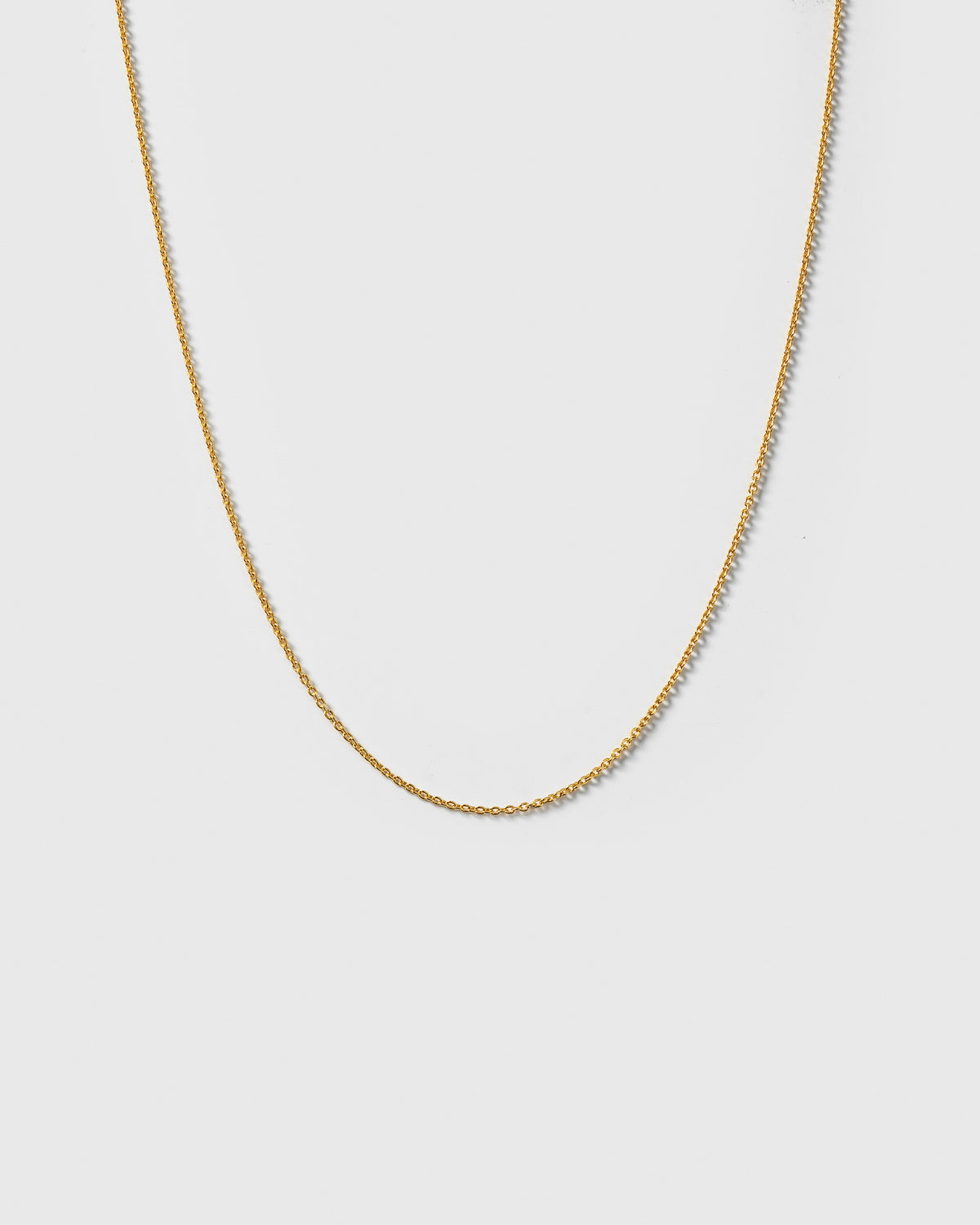 A product shot of the Beloved Short Oval Chain Gold, a fine anchor chain with delicate oval links.