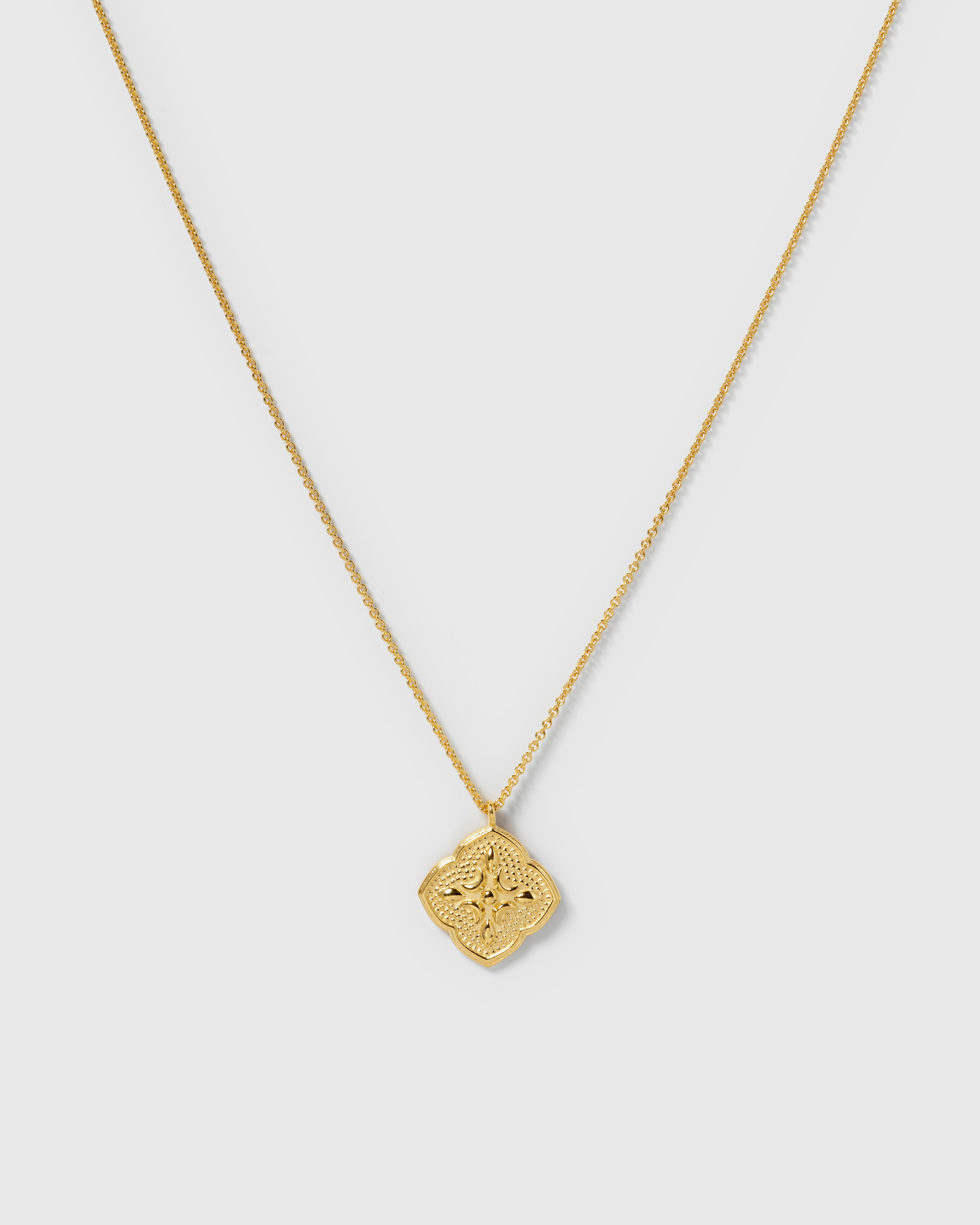 Luna Necklace Gold - In support of Kvinna till Kvinna | Syster P