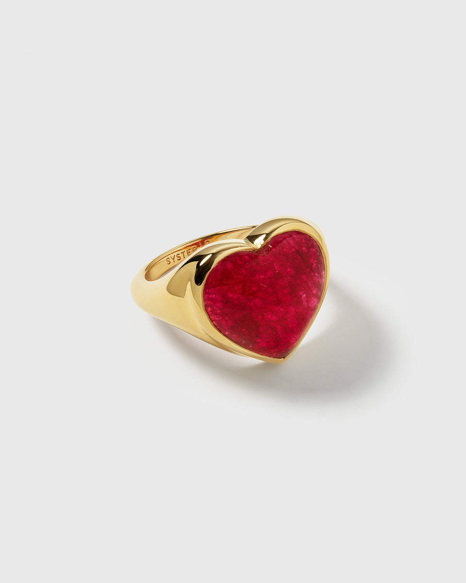 A close-up of the La La Love Big Heart Ring in gold, featuring a large, heart-shaped pink quartz stone.