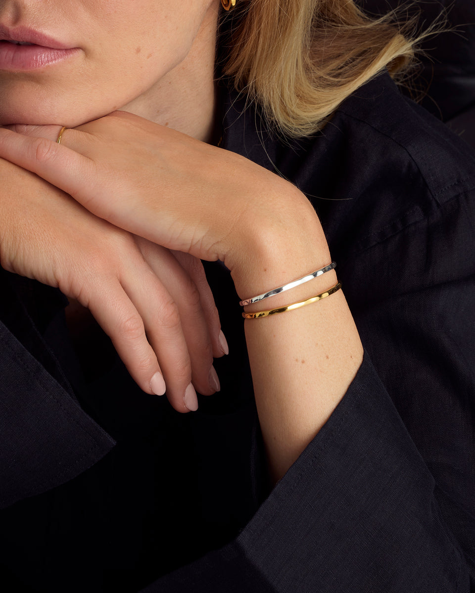 Cavelle Structured Bangle Gold