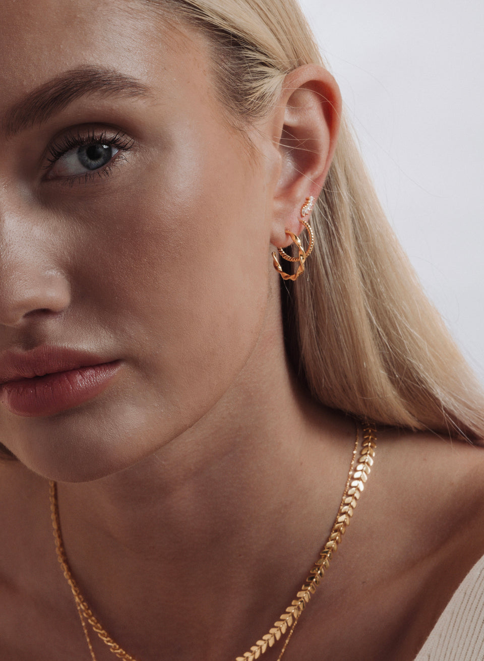 Twisted Small Hoops Gold