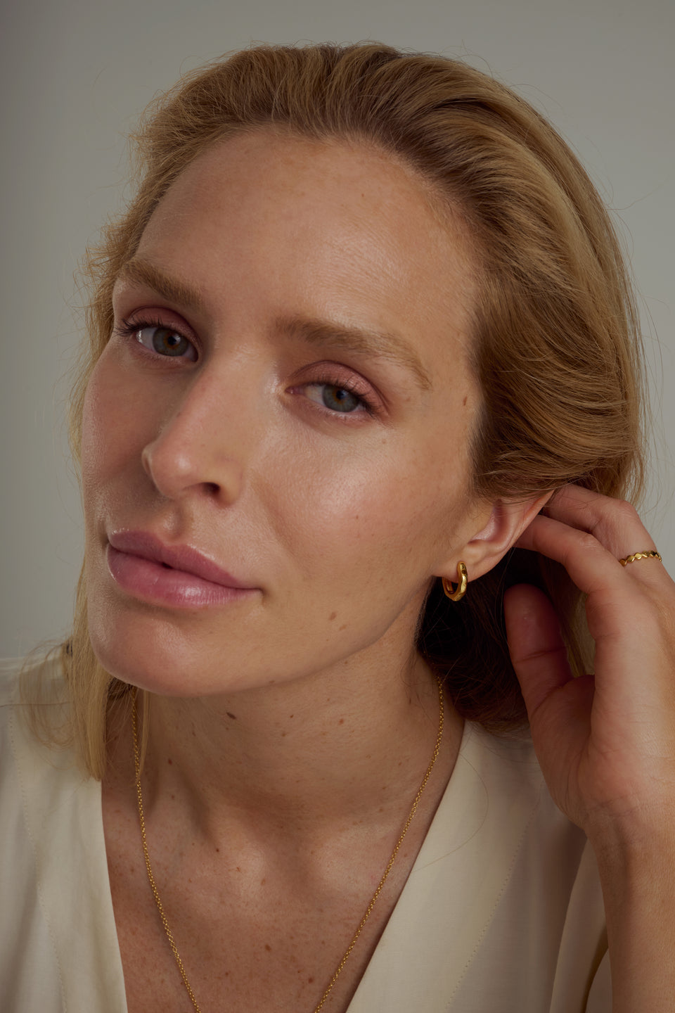 Cavelle Structured Hoops Gold