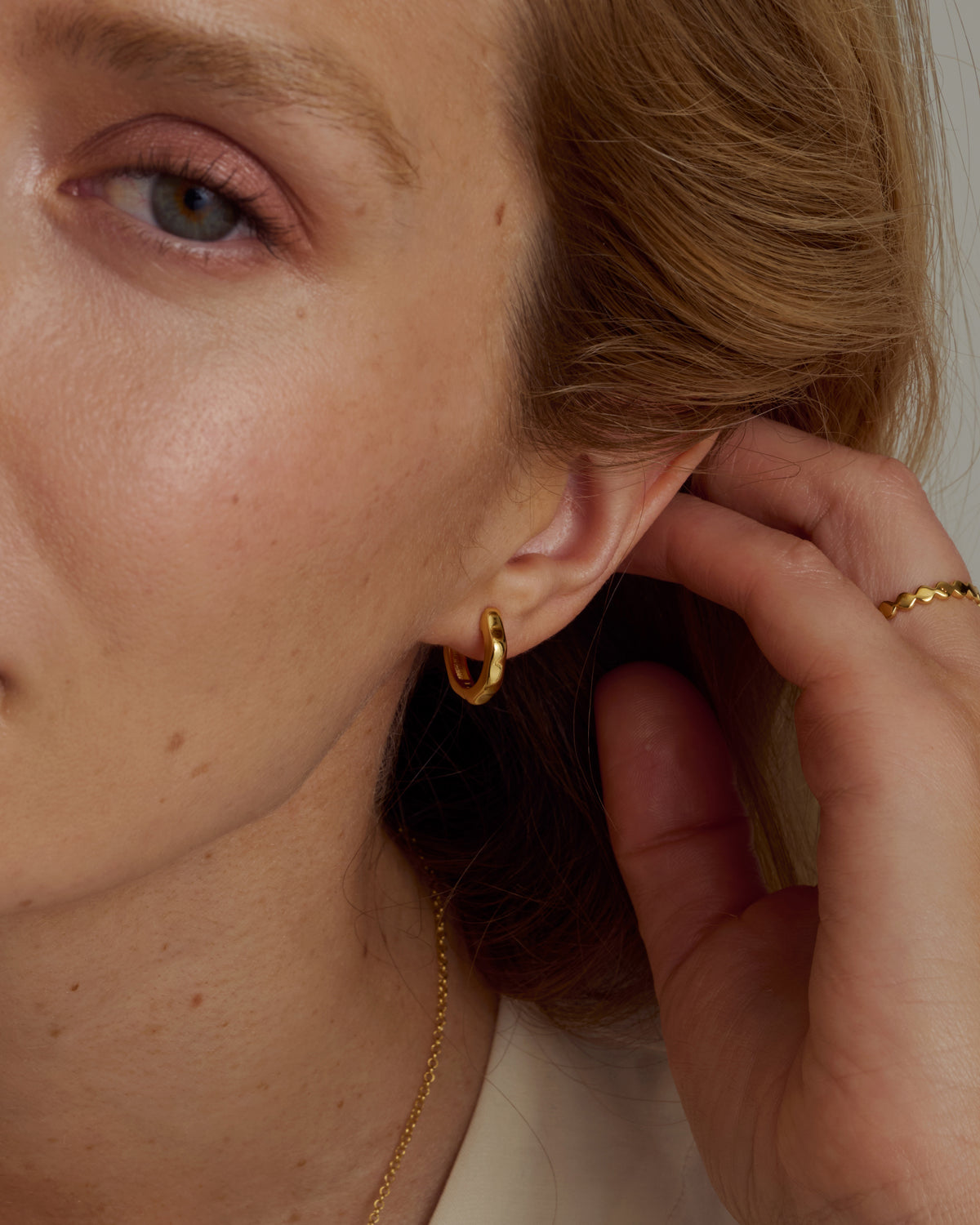 Cavelle Structured Hoops Gold