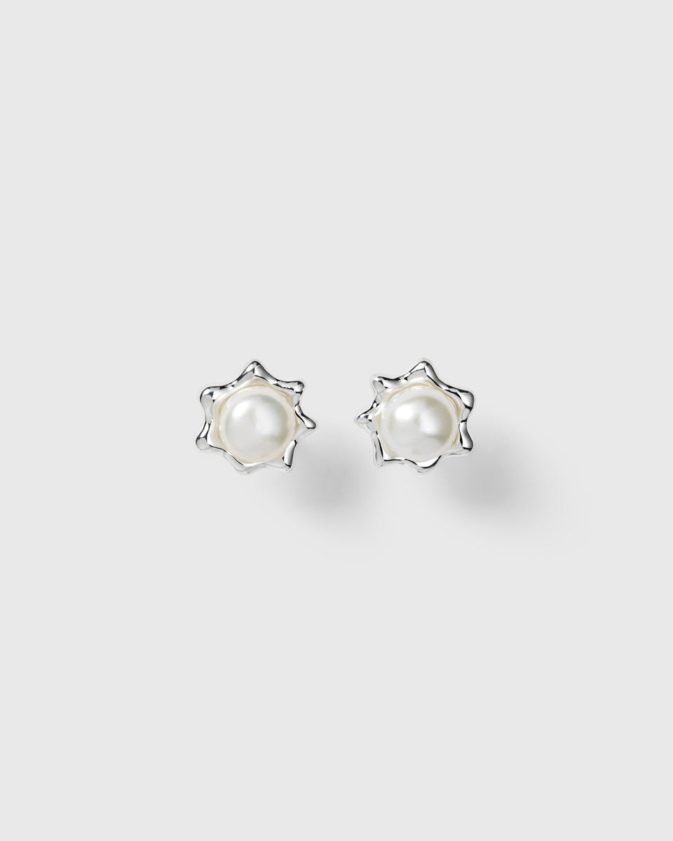 Silver earrings with freshwater pearls in organic star-shaped design.