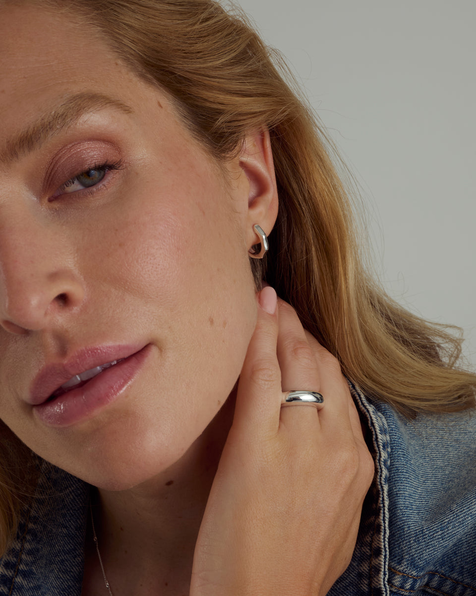Cavelle Structured Hoops Silver
