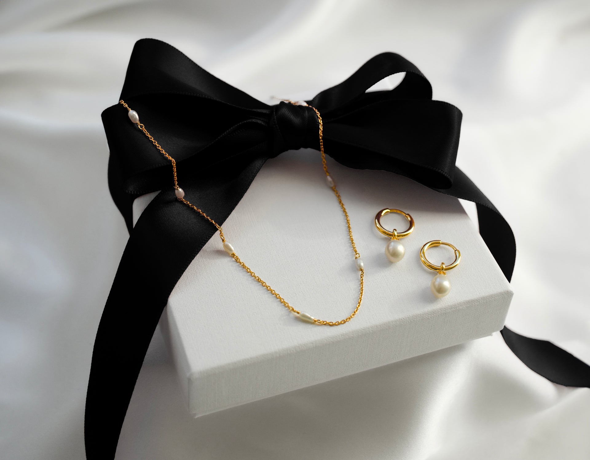 Pearl jewelry on a gift box