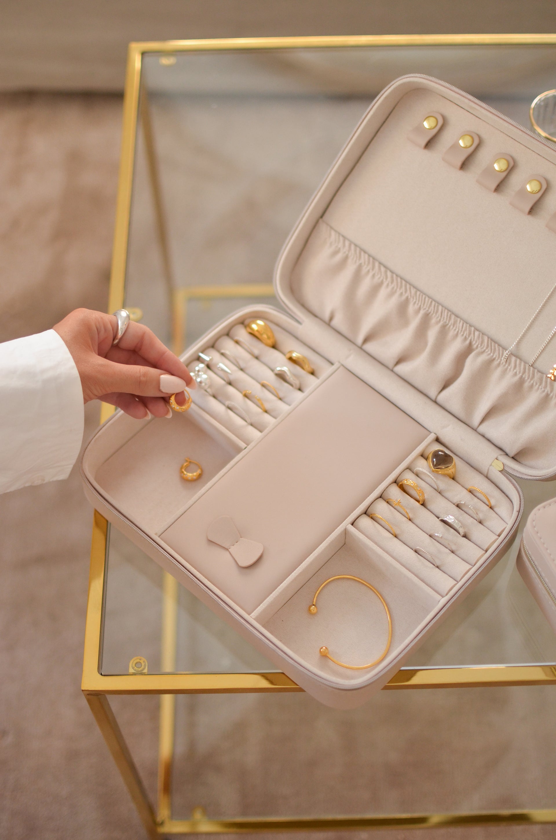 Jewelry cases for storing and organize your jewelry 