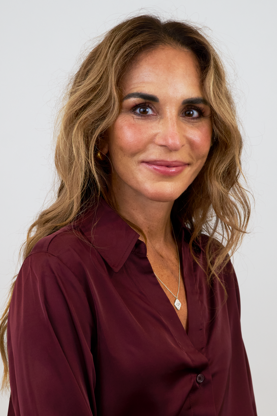 A model wearing the Luna Necklace in silver, featuring a delicate chain and a textured, moon-inspired pendant.