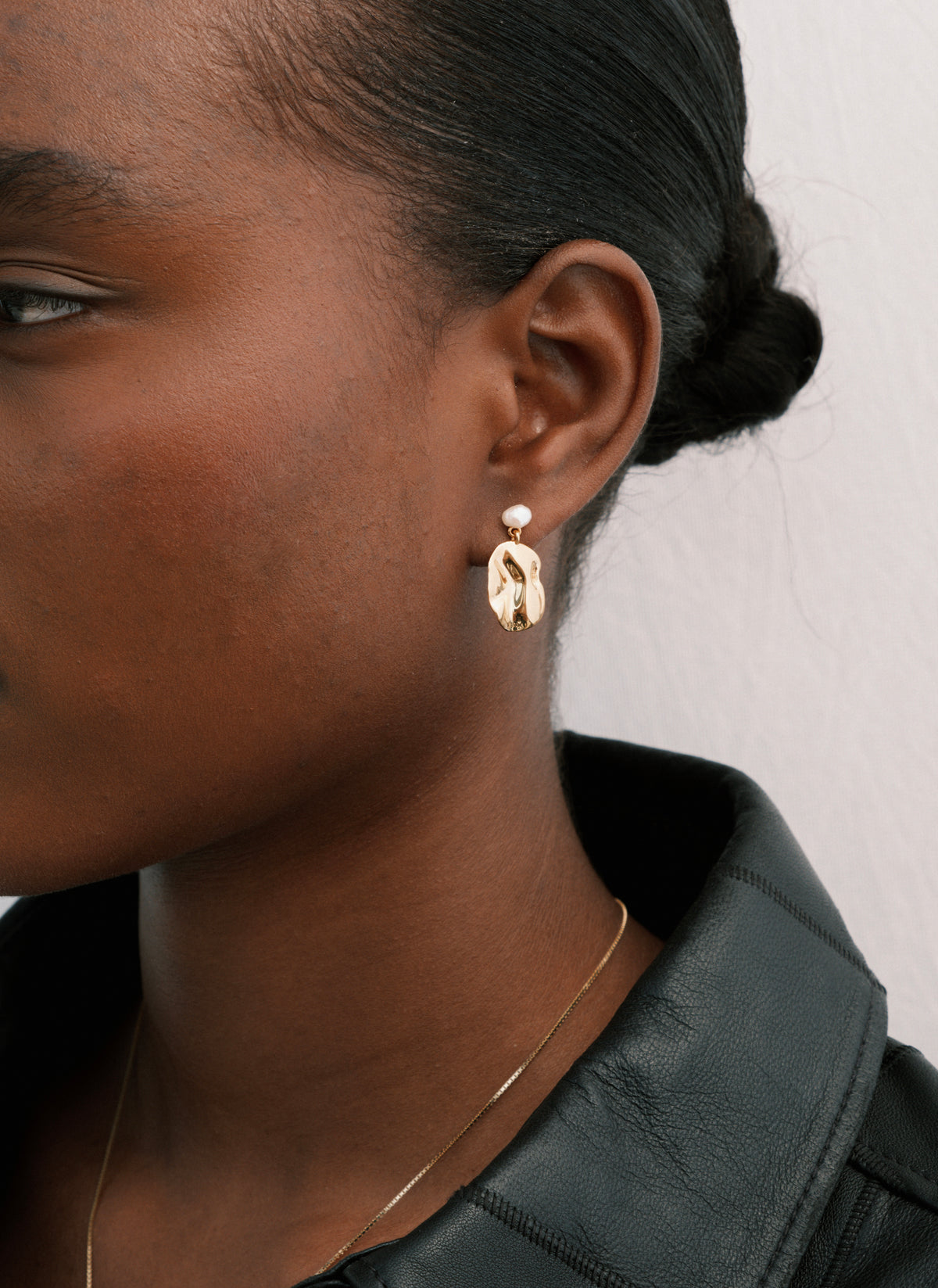 Moulded Short Earrings Gold