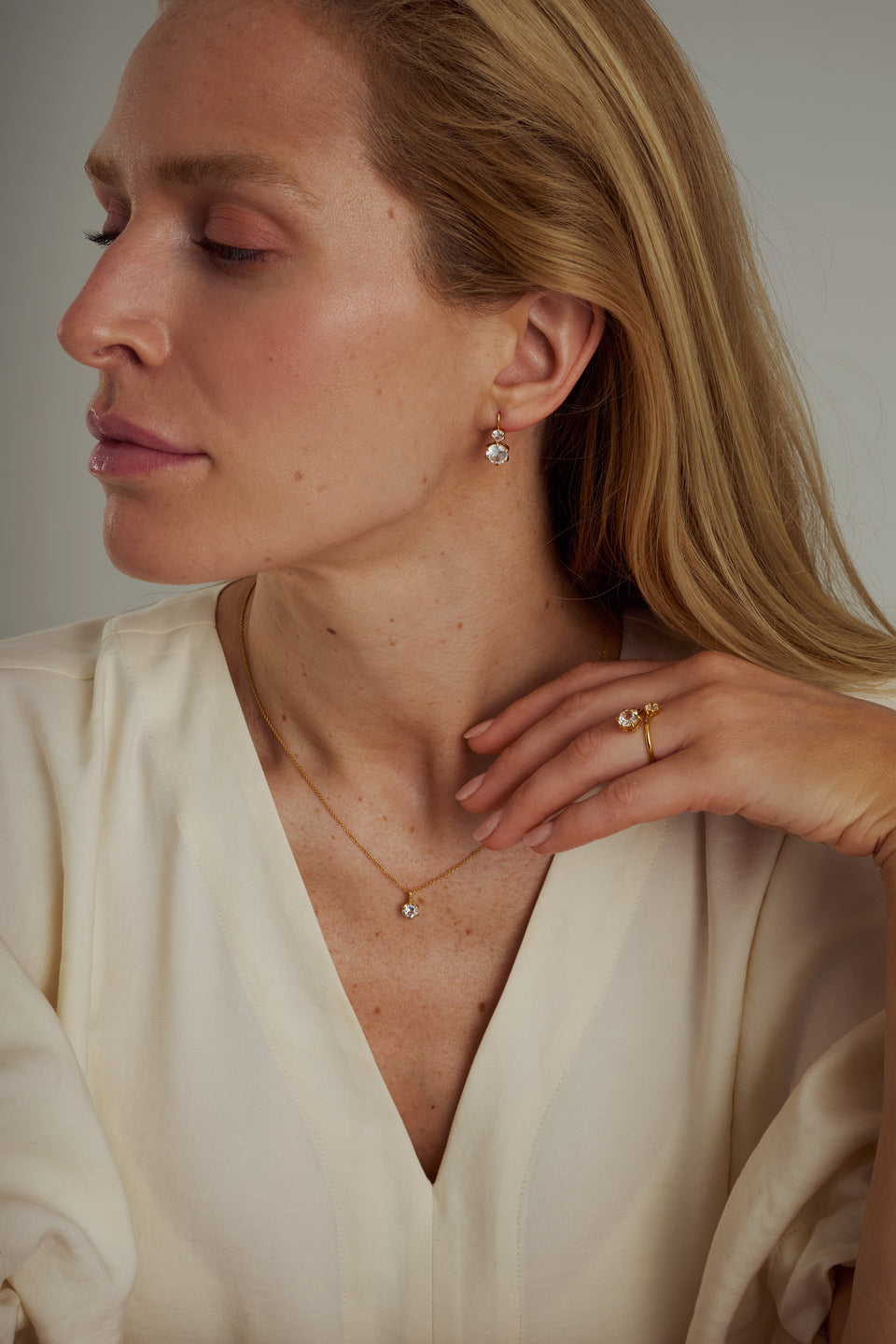 Valora Earrings Gold