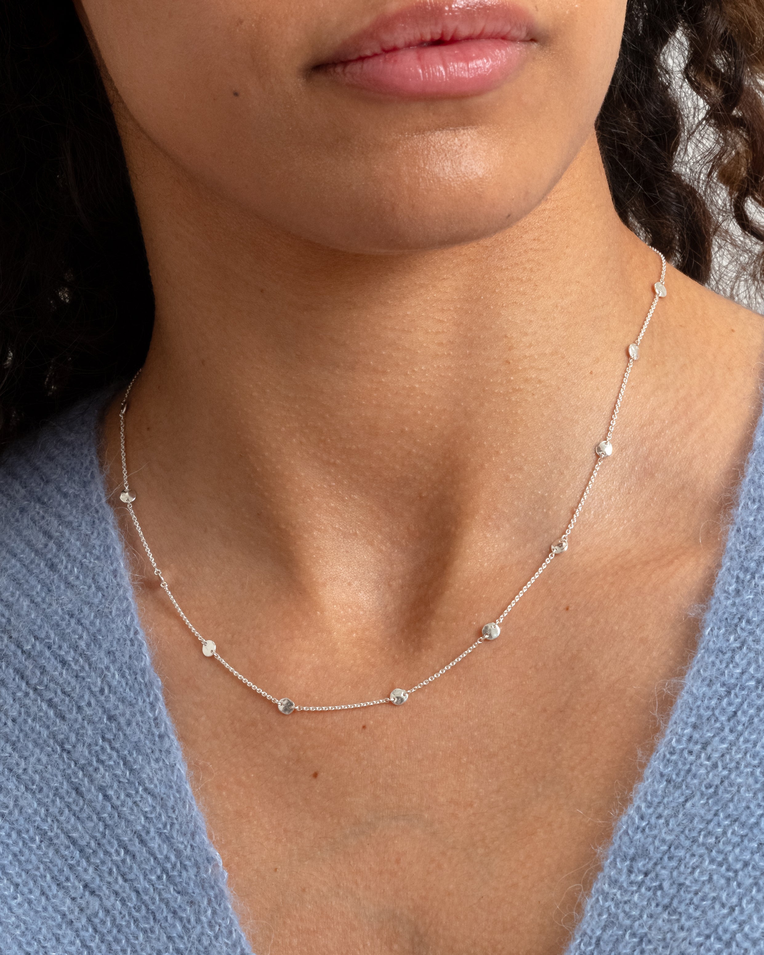 Solea Necklace Silver - Hammered circle chain necklace | Syster P