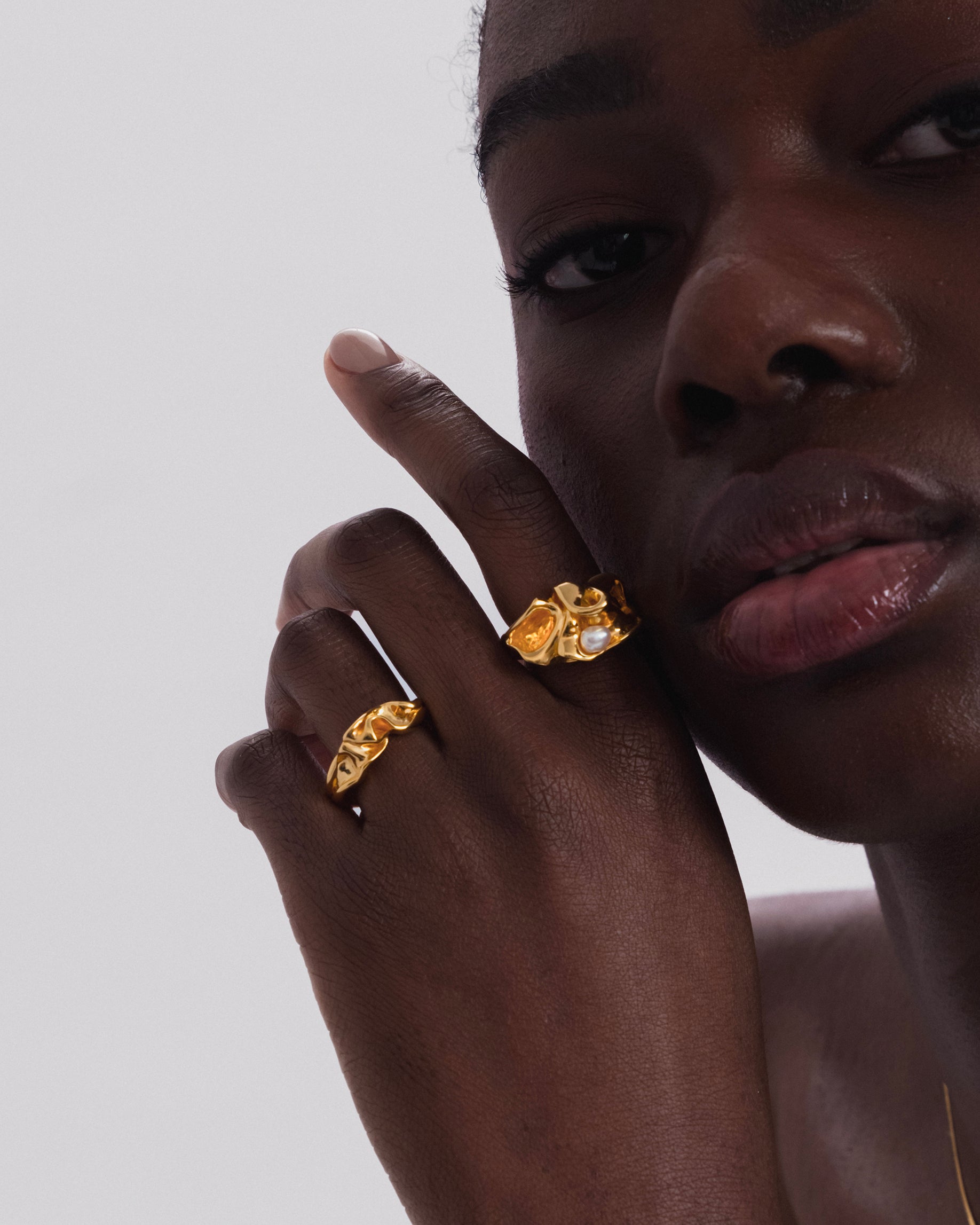 A model wears the organically shaped Moulded Big Ring in gold with a freshwater pearl, styled with the matching Moulded Narrow Ring.