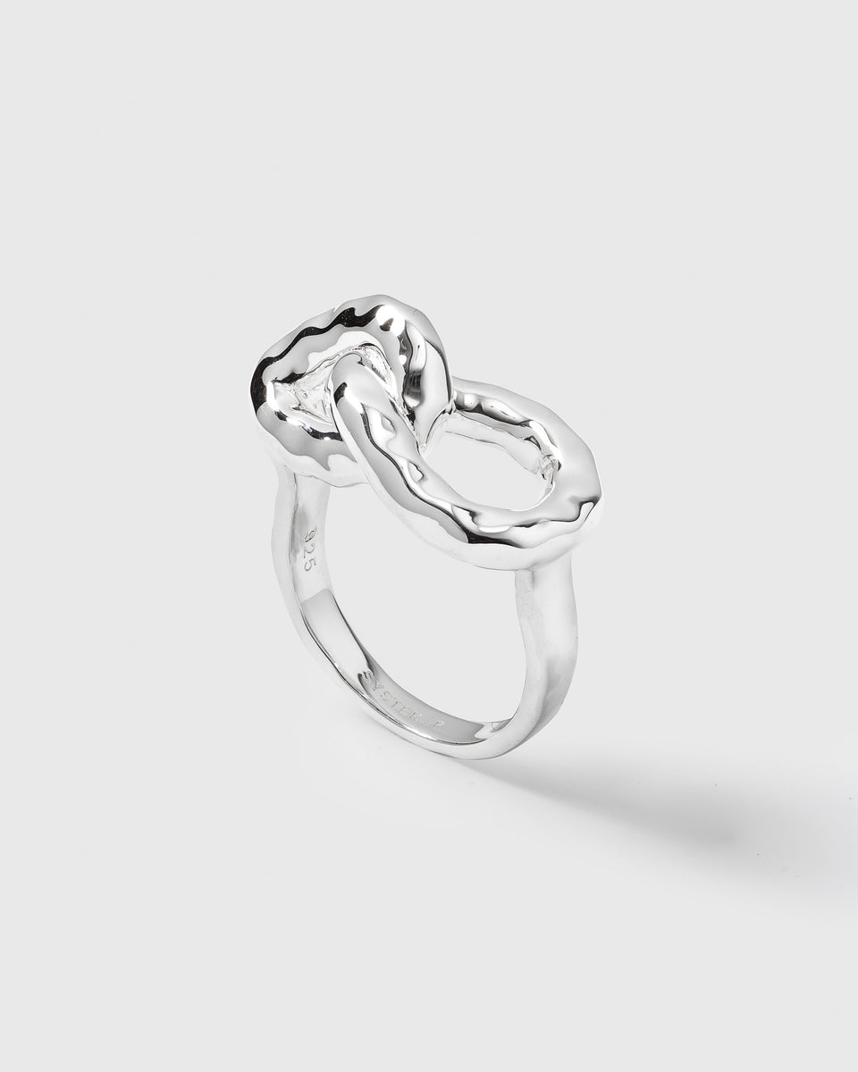 Bolded Hammered Links Ring Silver